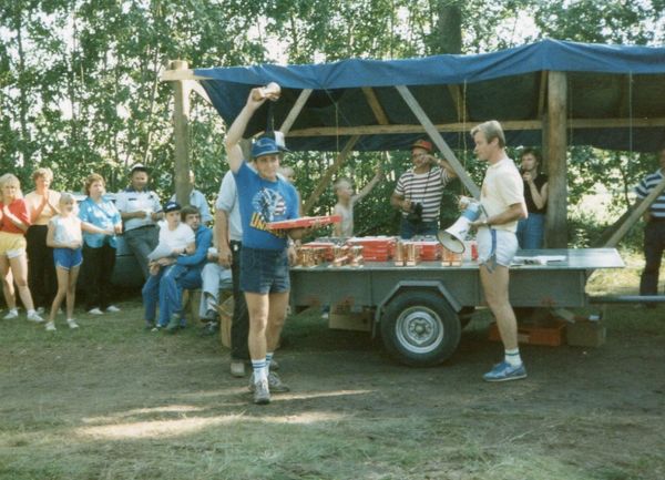 Alavuden SM-crossin voittaja Simo Taimi 1986